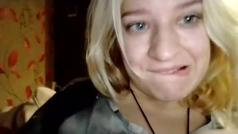 Snapshot of mila_420 chatting on 10-23-25, 02:00 Mila 420 online show from 10-23-25, 02:00