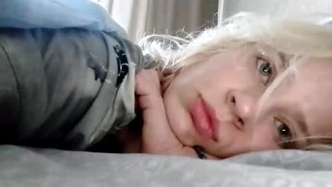 Snapshot of mila_420 chatting on 10-25-25, 05:15 Mila 420 online show from 10-25-25, 05:15