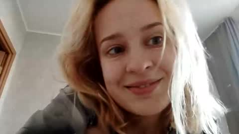 Snapshot of mila_420 chatting on 10-26-25, 08:53 Mila 420 online show from 10-26-25, 08:53