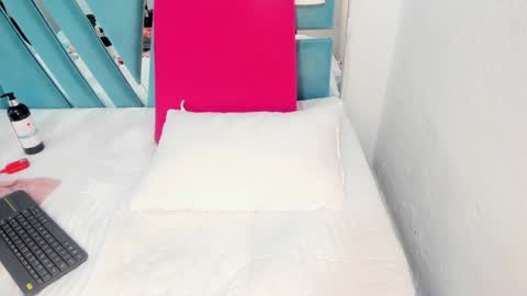 Snapshot of mila_clum chatting on 01-14-25, 10:12 Camila online show from 01-14-25, 10:12