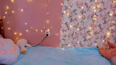 Snapshot of mila_foxxxy chatting on 01-09-25, 03:58 Mila shy sensual person online show from 01-09-25, 03:58