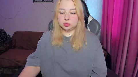 Snapshot of mila_foxxxy chatting on 11-12-25, 08:59 Mila shy sensual person online show from 11-12-25, 08:59