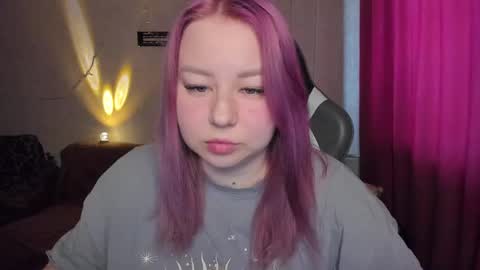 Snapshot of mila_foxxxy chatting on 11-28-25, 09:45 Mila shy sensual person online show from 11-28-25, 09:45