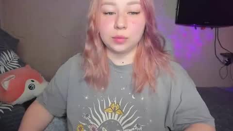 Snapshot of mila_foxxxy chatting on 12-05-25, 08:23 Mila shy sensual person online show from 12-05-25, 08:23