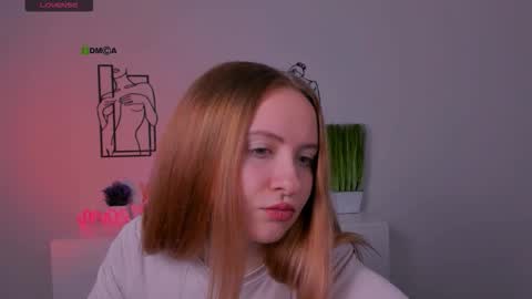 Snapshot of mila_glow chatting on 10-01-25, 07:20 mila_glow online show from 10-01-25, 07:20