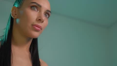 mila may  online show from 10-20-25, 10:54