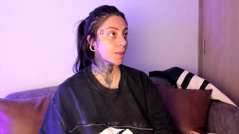 Snapshot of mila_monty__ chatting on 10-26-25, 05:52 online show from 10-26-25, 05:52