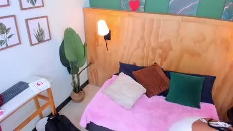 Mila and samy online show from 10-01-25, 12:00