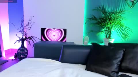 Snapshot of mila_shay chatting on 10-05-25, 11:41 Mila online show from 10-05-25, 11:41