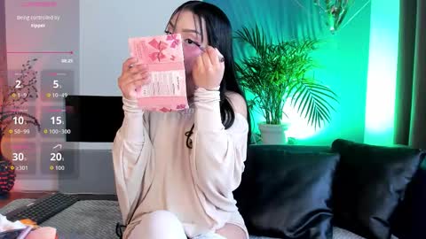 Snapshot of mila_shay chatting on 10-19-25, 11:44 Mila online show from 10-19-25, 11:44