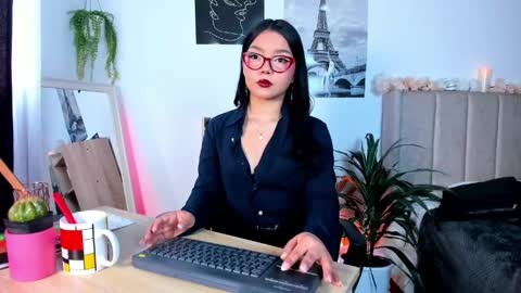 Snapshot of mila_shay chatting on 05-06-26, 11:59 Mila online show from 05-06-26, 11:59