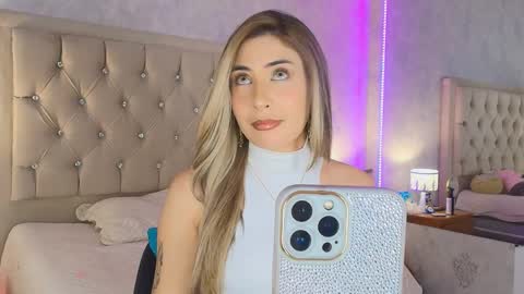 Snapshot of mila_smirnovavk chatting on 02-20-26, 04:09 MILA online show from 02-20-26, 04:09