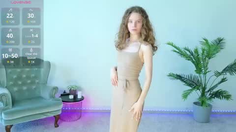 Snapshot of mila_stain chatting on 06-07-26, 07:56 Mila online show from 06-07-26, 07:56