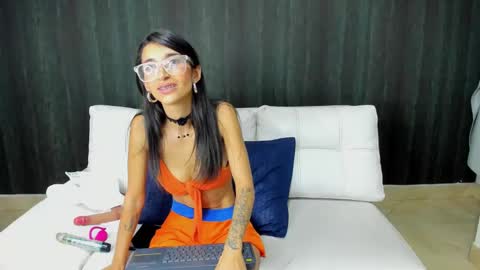 Snapshot of milaa_petite chatting on 01-25-25, 12:06 online show from 01-25-25, 12:06