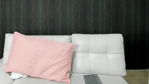 Snapshot of milaa_petite chatting on 01-29-25, 12:01 online show from 01-29-25, 12:01