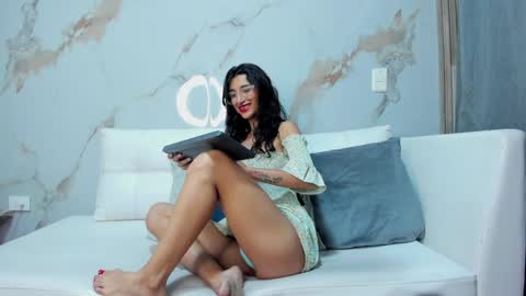 Snapshot of milaa_petite chatting on 02-05-25, 10:01 online show from 02-05-25, 10:01