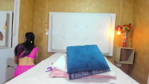 Snapshot of milaa_petite chatting on 03-21-26, 09:40 online show from 03-21-26, 09:40