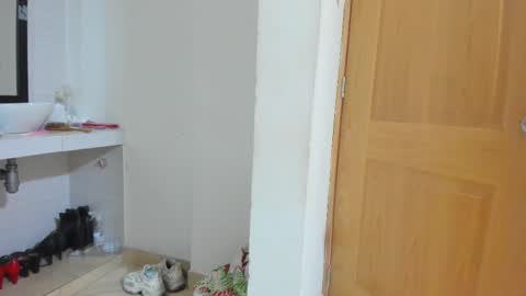 Snapshot of milaa_petite chatting on 03-23-26, 08:13 online show from 03-23-26, 08:13