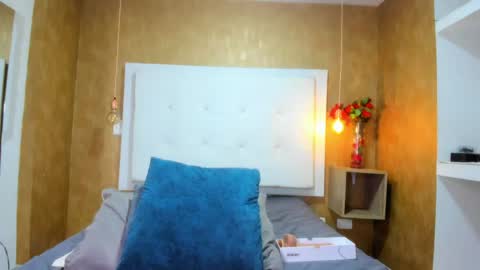 Snapshot of milaa_petite chatting on 04-11-26, 09:30 online show from 04-11-26, 09:30