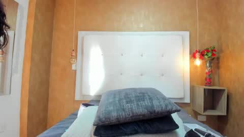 Snapshot of milaa_petite chatting on 05-05-26, 09:01 online show from 05-05-26, 09:01