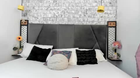 Snapshot of milaaadams chatting on 09-26-25, 10:08 mila online show from 09-26-25, 10:08