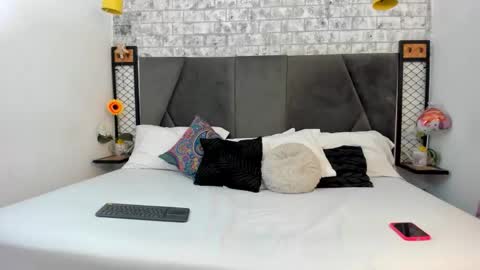 Snapshot of milaaadams chatting on 10-18-25, 09:43 mila online show from 10-18-25, 09:43