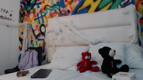 Snapshot of milaaadams chatting on 10-20-25, 10:16 mila online show from 10-20-25, 10:16