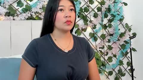 Snapshot of milaaadams chatting on 10-23-25, 10:47 mila online show from 10-23-25, 10:47