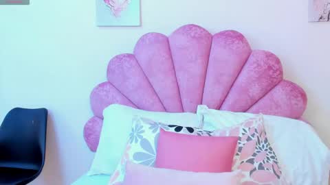 mila online show from 05-06-26, 10:42