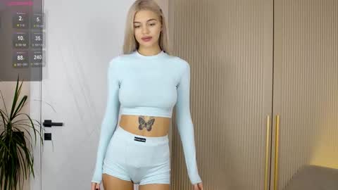 Snapshot of milabunny_ chatting on 10-17-25, 10:07 Mila and u can call me sweet bunny online show from 10-17-25, 10:07