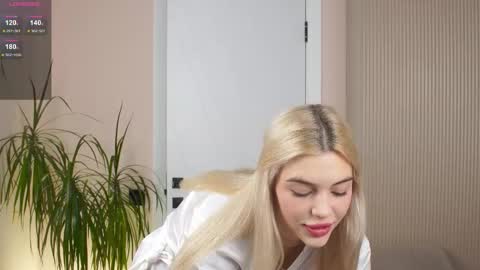 Snapshot of milabunny_ chatting on 11-12-25, 10:26 Mila and u can call me sweet bunny online show from 11-12-25, 10:26