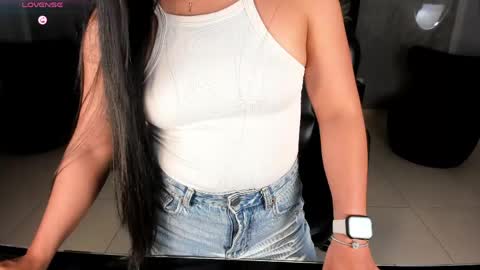 Snapshot of milacoleman chatting on 05-20-26, 04:18 Mila online show from 05-20-26, 04:18
