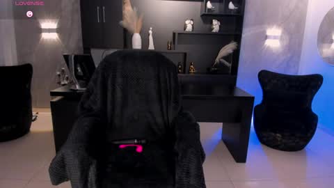 Snapshot of milacoleman chatting on 05-23-26, 05:01 Mila online show from 05-23-26, 05:01