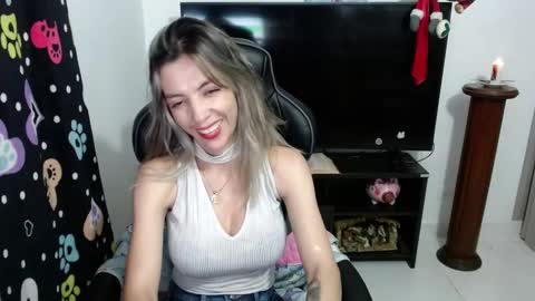 milacoxx8819 online show from 01-22-25, 11:43