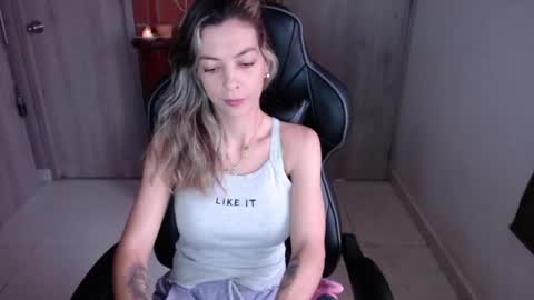 milacoxx8819 online show from 02-04-25, 12:33