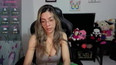 Snapshot of milacoxx8819 chatting on 09-22-25, 01:07 milacoxx8819 online show from 09-22-25, 01:07