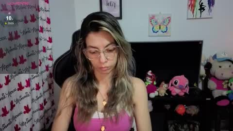 Snapshot of milacoxx8819 chatting on 10-02-25, 02:18 milacoxx8819 online show from 10-02-25, 02:18