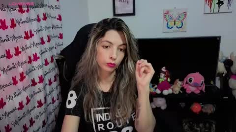 Snapshot of milacoxx8819 chatting on 10-04-25, 04:16 milacoxx8819 online show from 10-04-25, 04:16