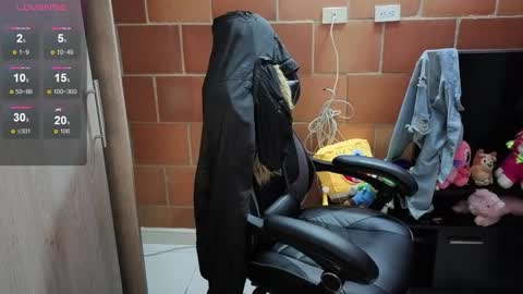 Snapshot of milacoxx8819 chatting on 10-11-25, 01:05 milacoxx8819 online show from 10-11-25, 01:05