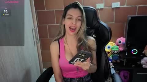 Snapshot of milacoxx8819 chatting on 10-17-25, 12:25 milacoxx8819 online show from 10-17-25, 12:25