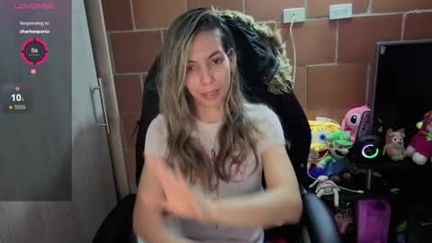 Snapshot of milacoxx8819 chatting on 10-18-25, 12:24 milacoxx8819 online show from 10-18-25, 12:24