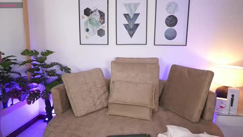 milacrave online show from 09-20-25, 11:44