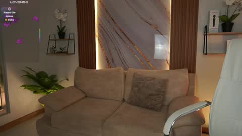 milacrave online show from 11-11-25, 11:43