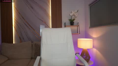 milacrave online show from 12-17-25, 11:38