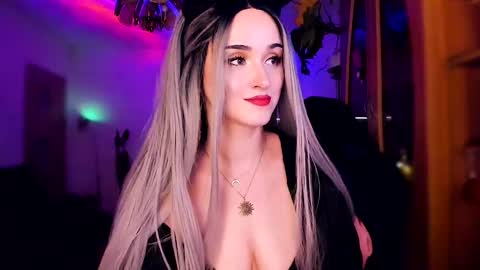 Snapshot of miladyjolie chatting on 01-11-25, 04:06 MiladyJolie online show from 01-11-25, 04:06