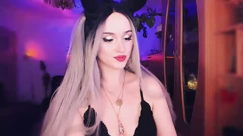 Snapshot of miladyjolie chatting on 03-06-25, 03:35 MiladyJolie online show from 03-06-25, 03:35