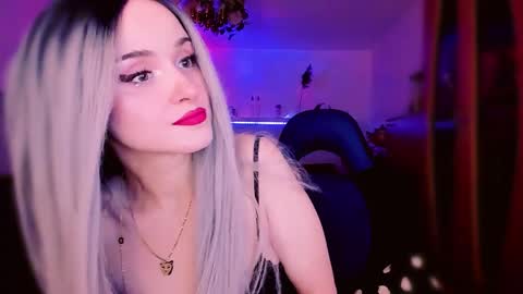 Snapshot of miladyjolie chatting on 02-20-26, 05:02 MiladyJolie online show from 02-20-26, 05:02