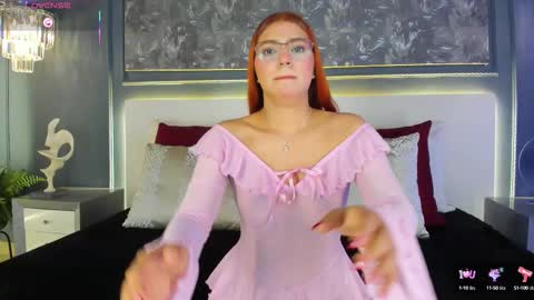 Snapshot of milagrace1 chatting on 09-15-25, 10:15 online show from 09-15-25, 10:15