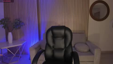 Mila  online show from 11-11-25, 12:05