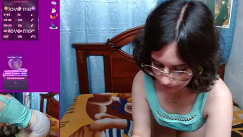 Snapshot of milalunala chatting on 02-19-25, 01:51 Mila-Lunala online show from 02-19-25, 01:51